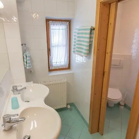 Hof Oberhaus 팜스테이 *